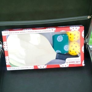Pickle ball wood paddle set with balls NWT & Green Socks Men's